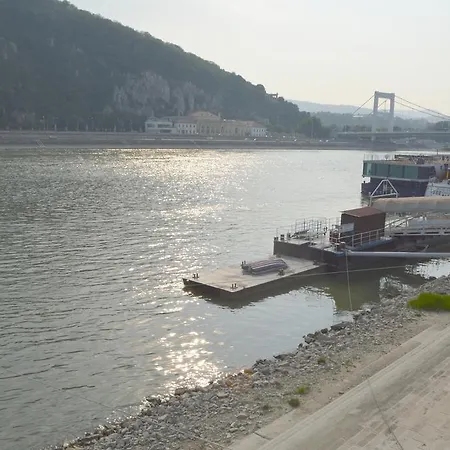 بيت ضيافة Riverside Danube *