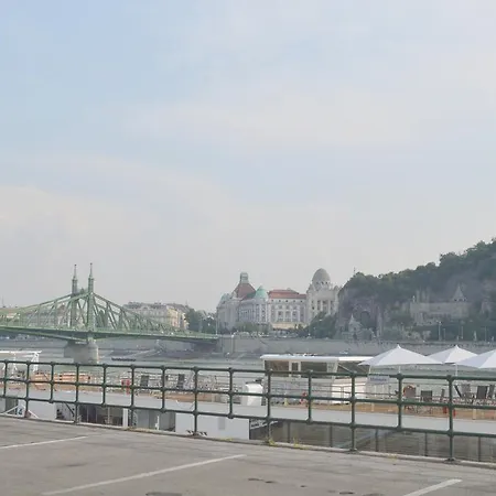 بيت ضيافة Riverside Danube *